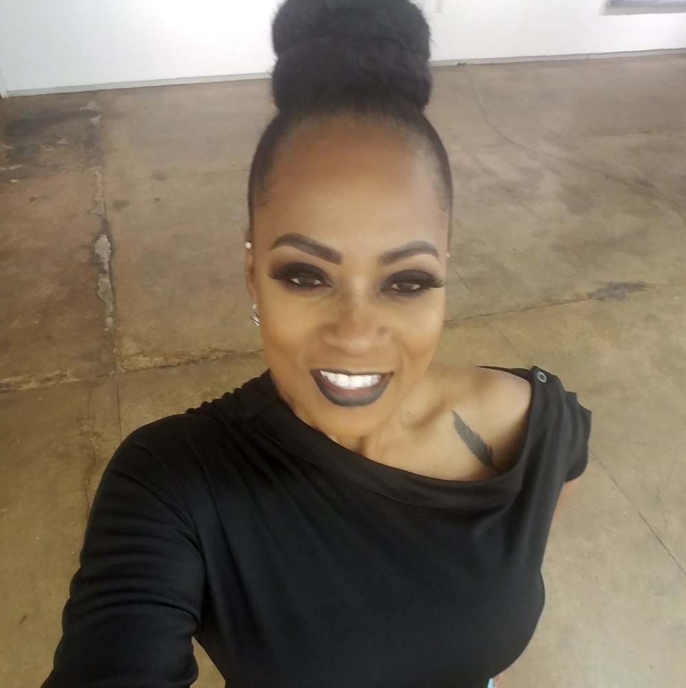 Meet your Posher, Evone